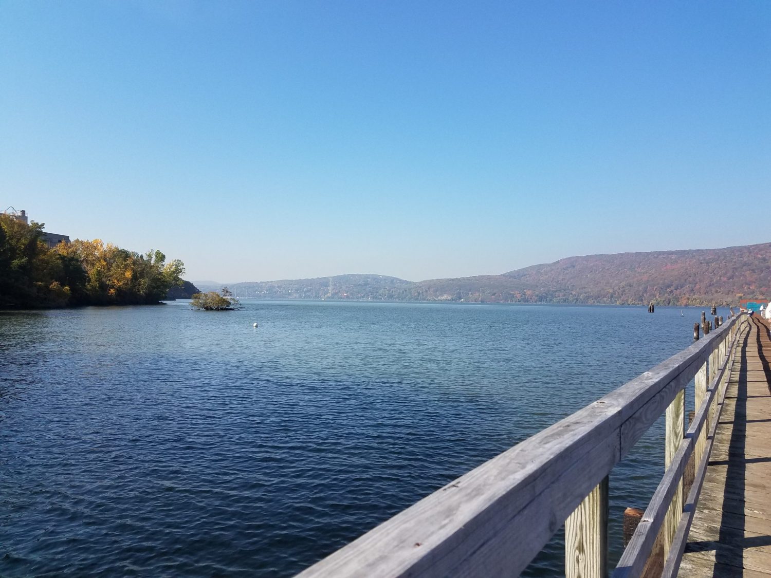 View of hudson river from pier in Peekskill ny